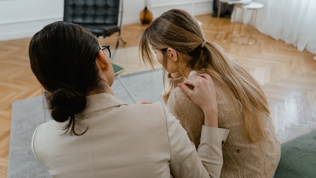 Escucha sin juzgar Escucha sin juzgar